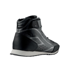 ic828_omp_one_tt_shoes_black_front_4